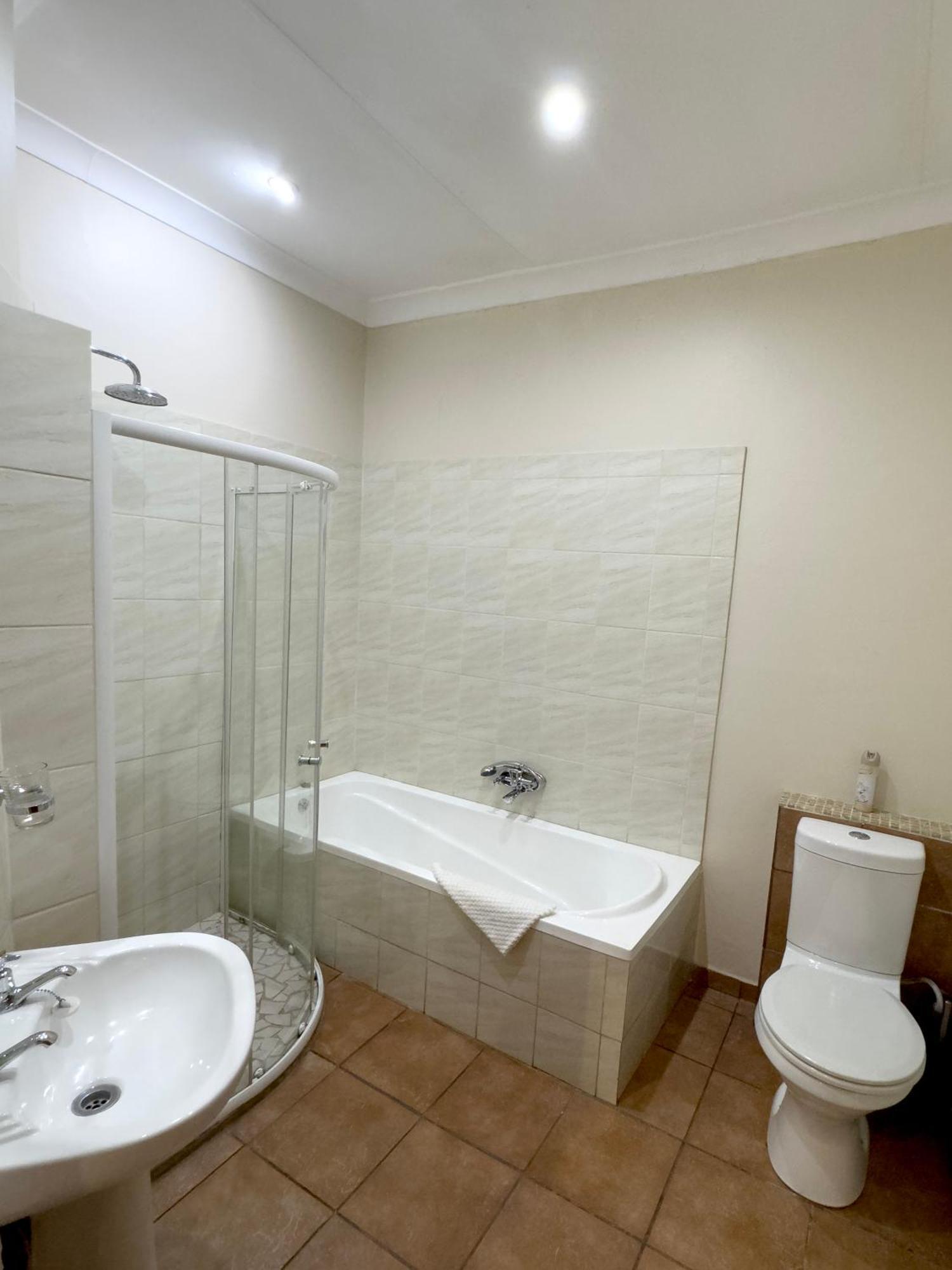 Centurion Guest House And Lodge エクステリア 写真