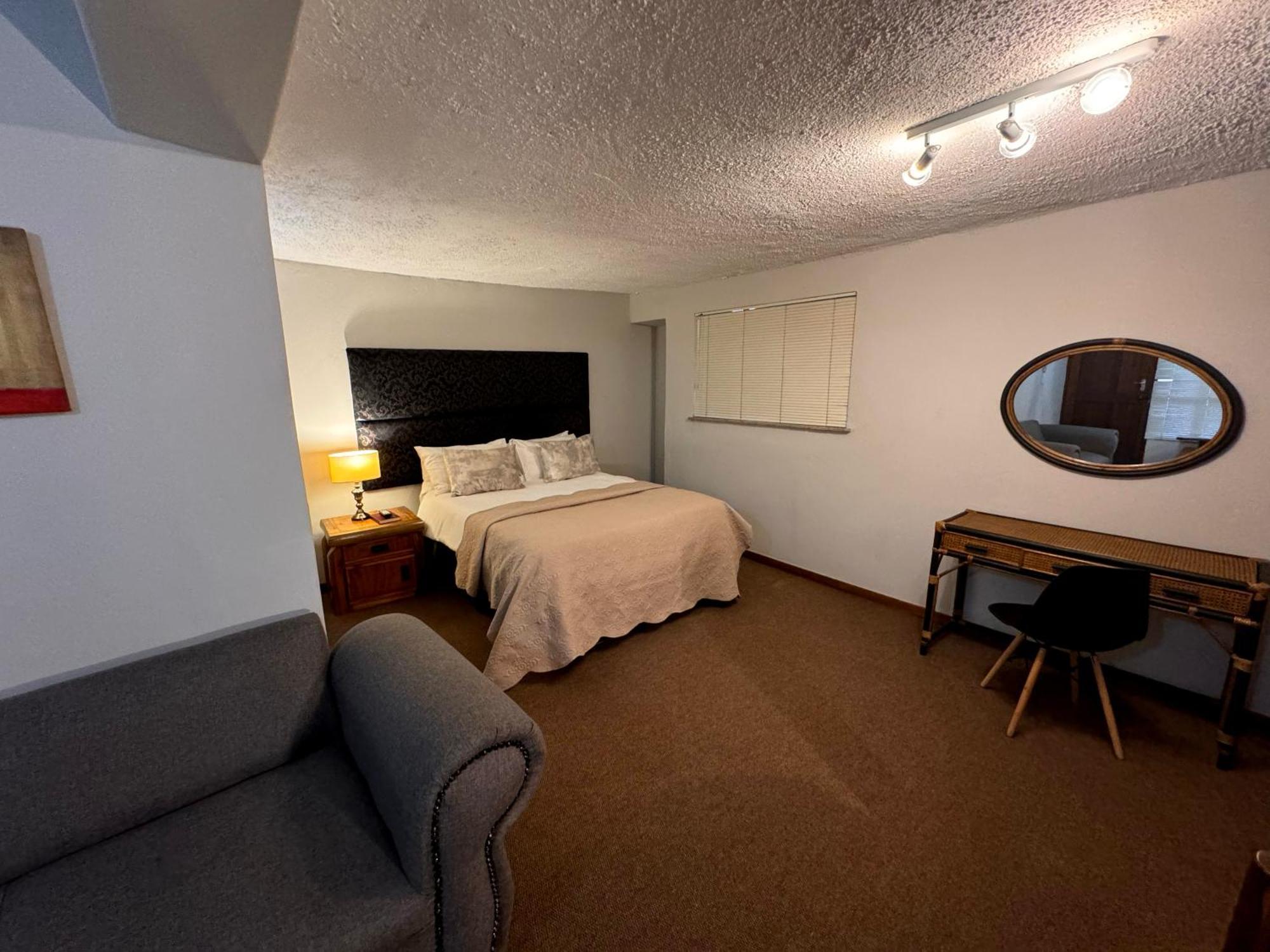 Centurion Guest House And Lodge エクステリア 写真